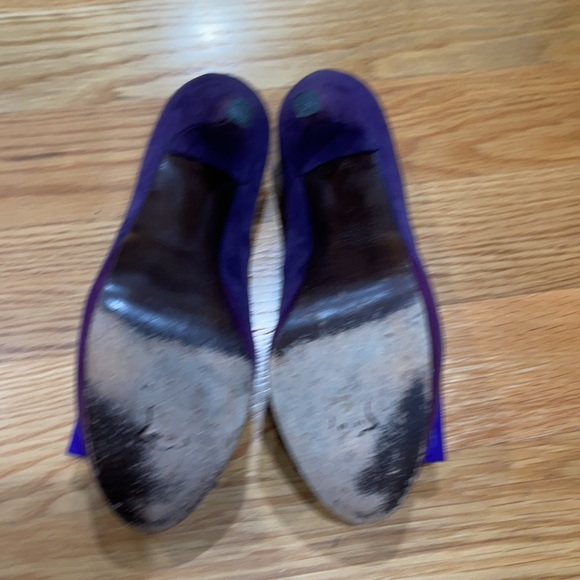 Stuart Weitzman purple suede peep toe pumps - Picture 6 of 7